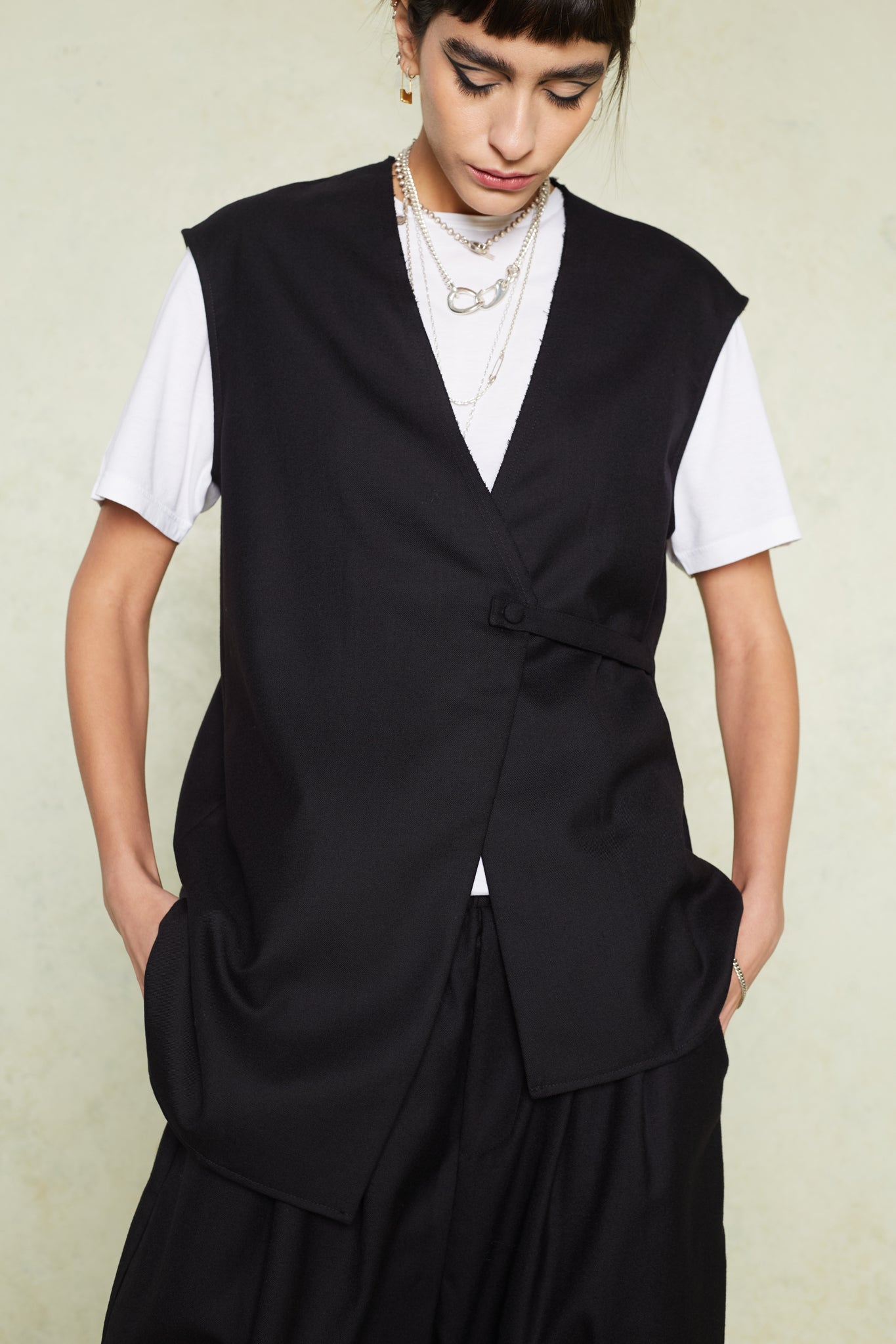 Grantully Vest Black