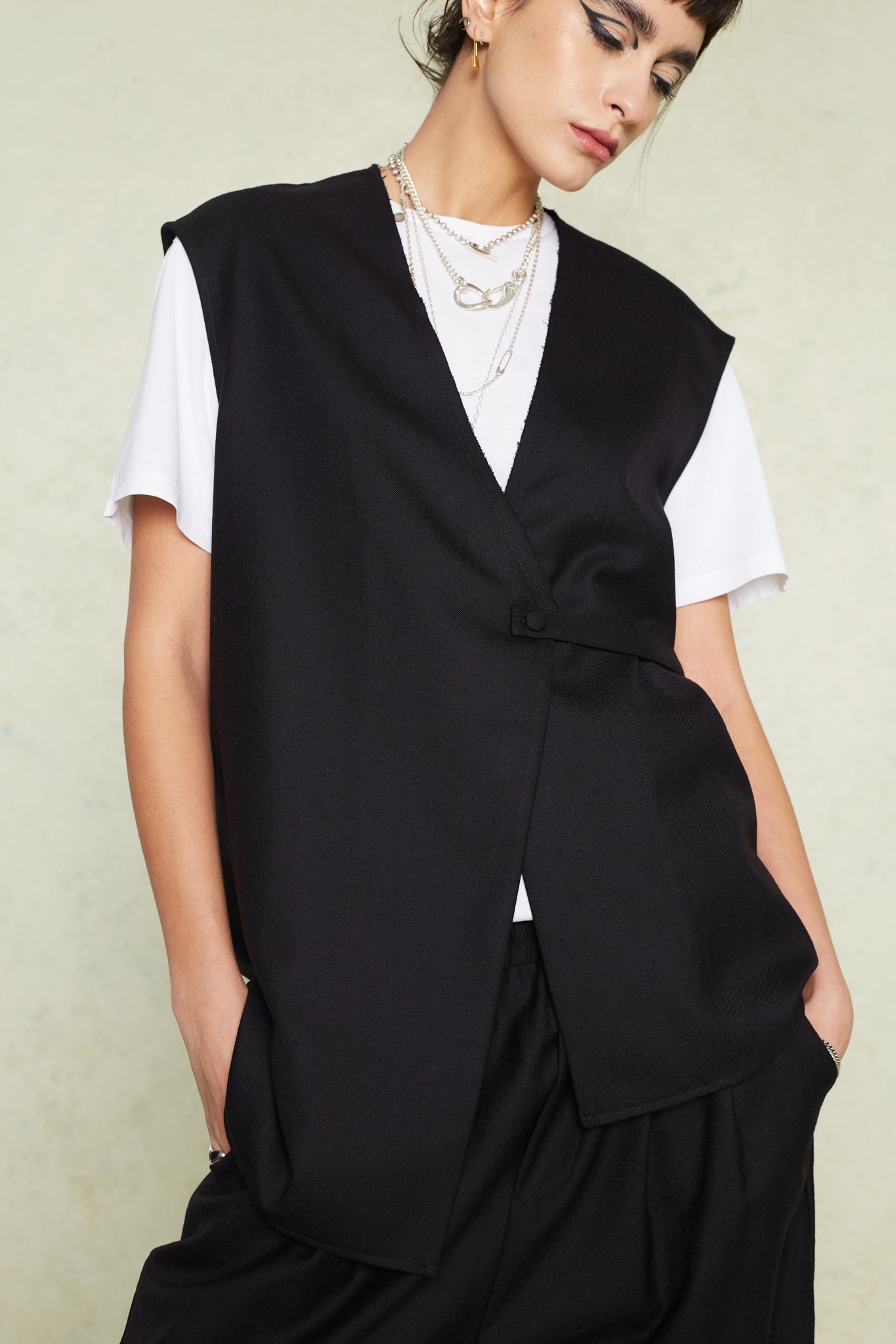 Grantully Vest Black
